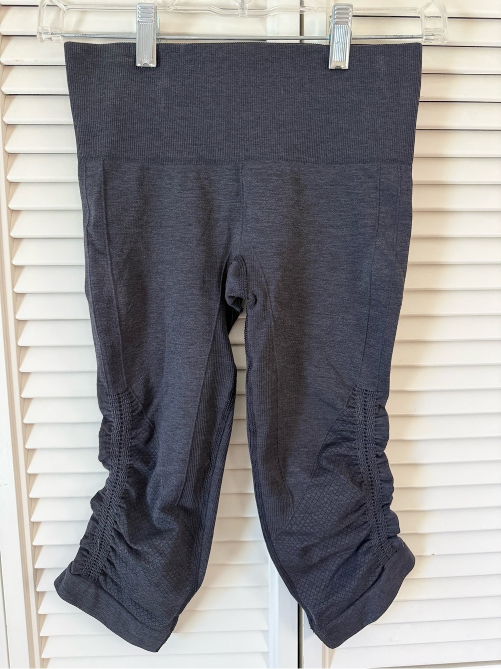 Lululemon In The Flow Heather Grey Cropped Ruched Capri Stretch Leggings Sz 4-6